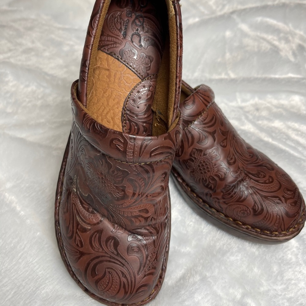 BOC leather clog